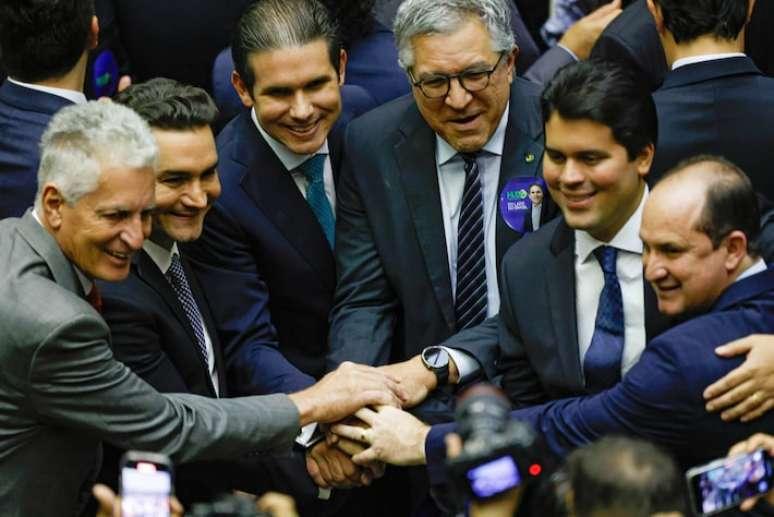 Hugo Motta com ministros do governo Lula durante eleições