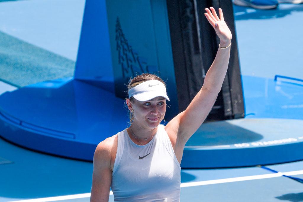 Paula Badosa comemorando ponto importante contra Coco Gauff no Australian Open