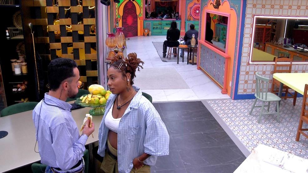 Thamiris conversando com João Gabriel sobre o Dedo-Duro no BBB 25