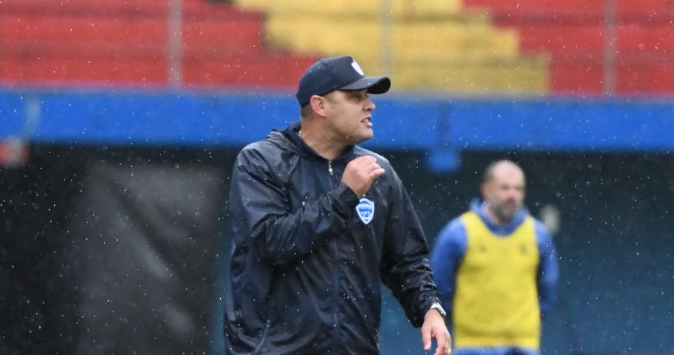 Renan Brito técnico do Barra