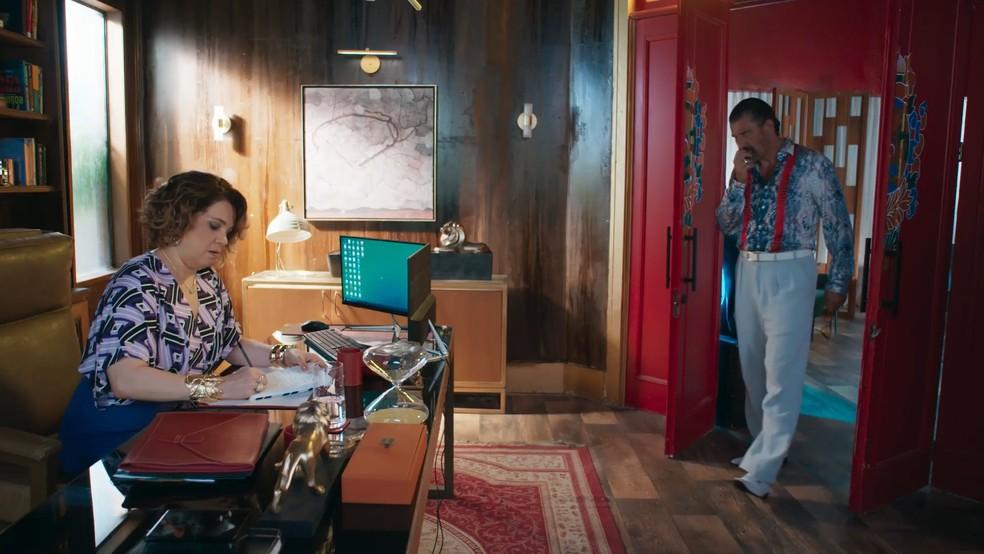 Osmar desconfia de Violeta em 'Volta por Cima'