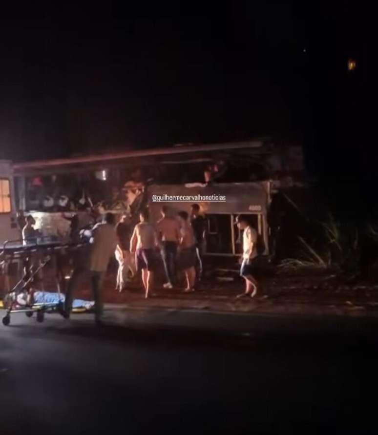 Corpo de Bombeiros no local do acidente