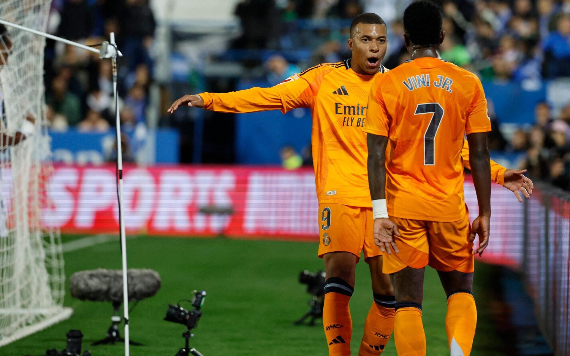 Vini Jr. e Mbappé comemoram pelo Real Madrid