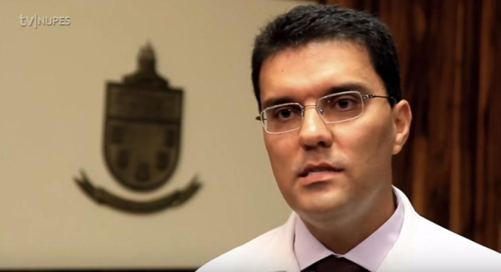 Alexander Moreira-Almeida é médico, professor e pesquisador do Nupes, da UFJF