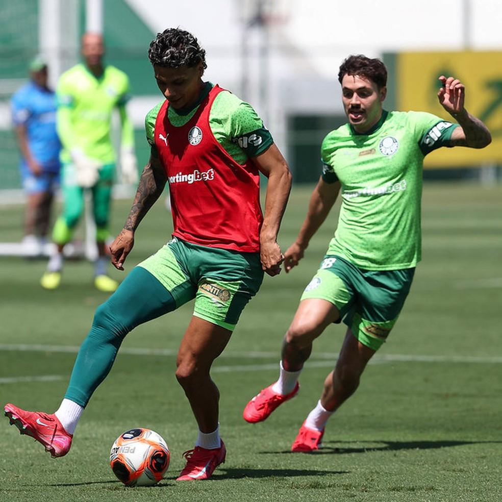 Mauricio e Richard Ríos em treino antes do Choque-Rei