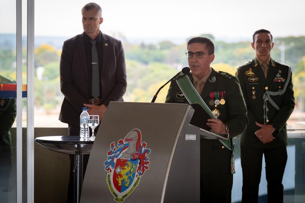 General Estevam Theophilo durante cerimônia de cargo