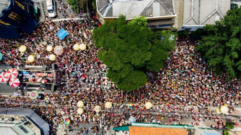 Preparo para o Carnaval 2025: O que abre e fecha durante a folia!