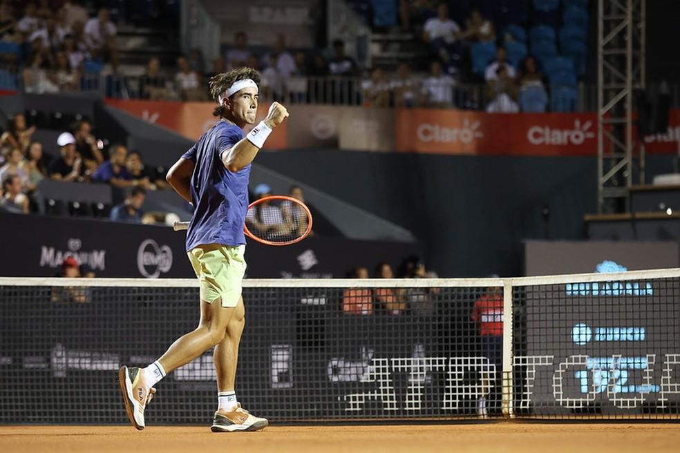 Comesana comemora a vitória no segundo set.