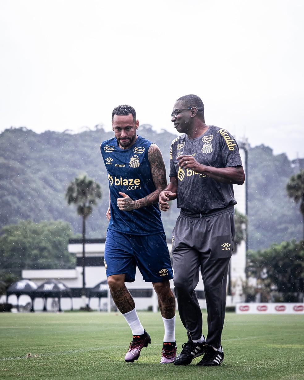 Neymar ao lado de Cesar Sampaio em treino do Santos