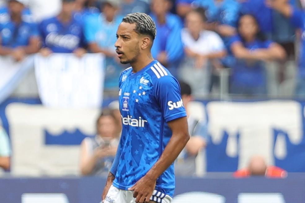 Matheus Pereira, meia do Cruzeiro, durante o clássico contra o Atlético-MG