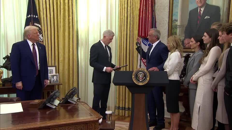 Kennedy é empossado para liderar a principal agência de saúde dos EUA.