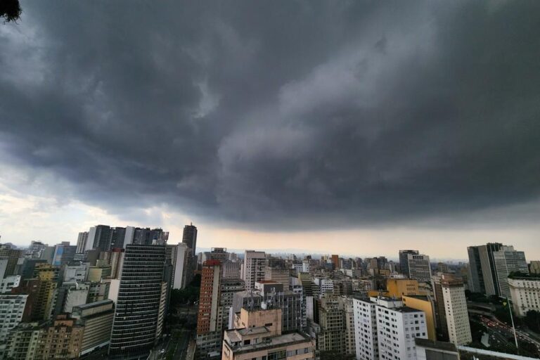 Chuva e Granizo em São Paulo: Alerta para Alagamentos em Fevereiro de 2025