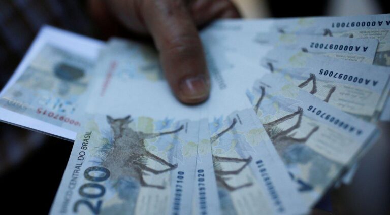 Governo deposita R$ 2,3 bilhões em abono salarial para nascidos em janeiro