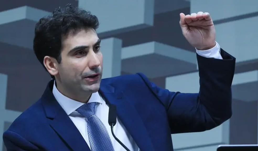 Reunião do Copom elevando a Selic