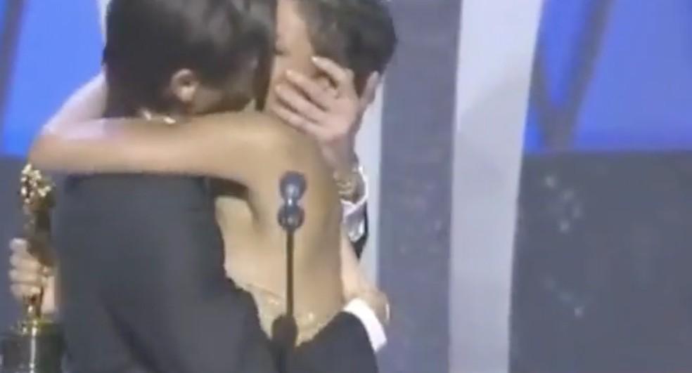 Adrien Brody recria cena polêmica no Oscar de 2003