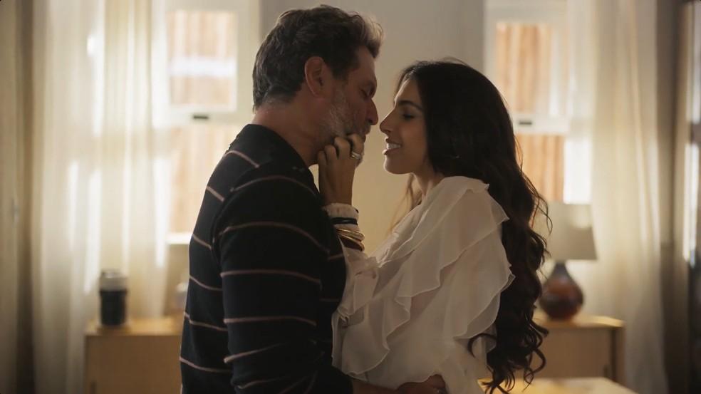 Rebeca, amante de Molina, sugere morte de Mércia