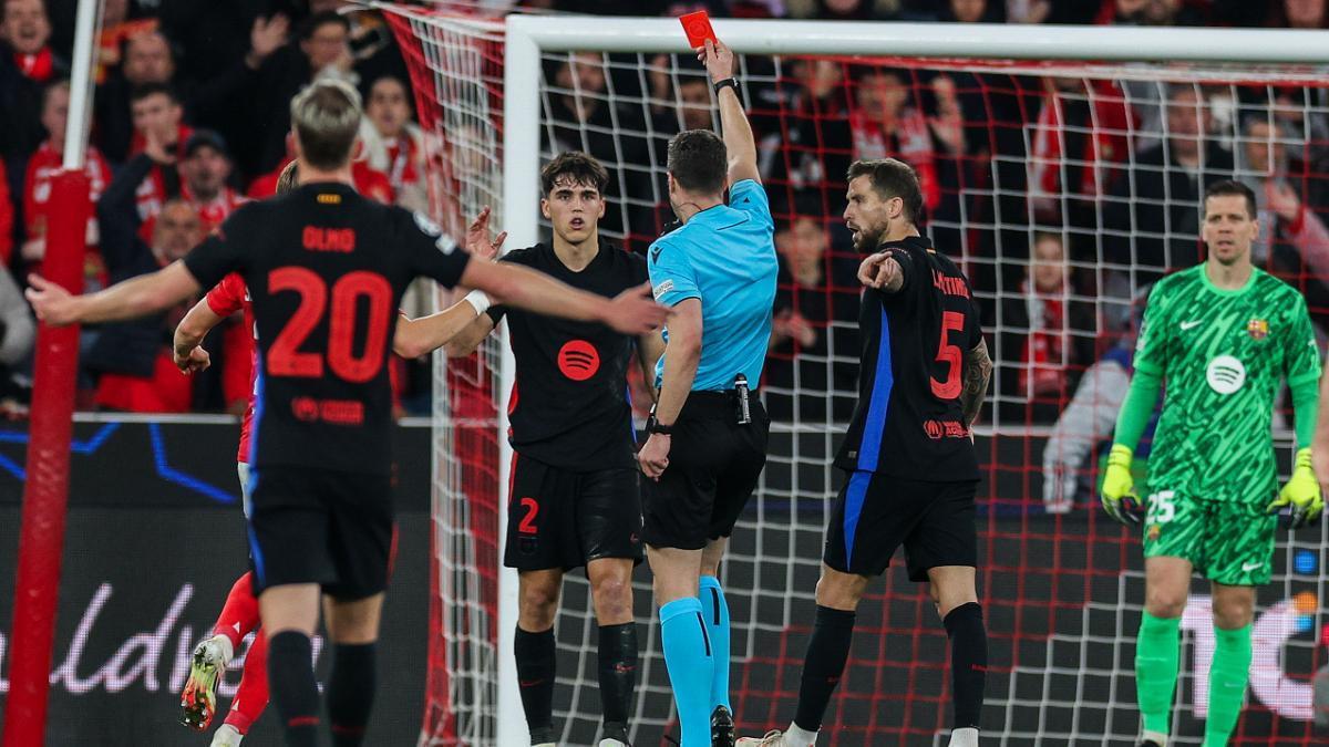 Cubarsí, expulsado ante o Benfica