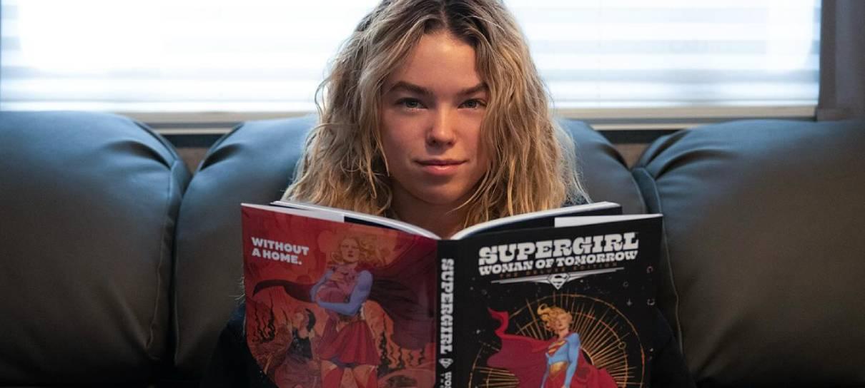 James Gunn posta nova foto da Supergirl Milly Alcock