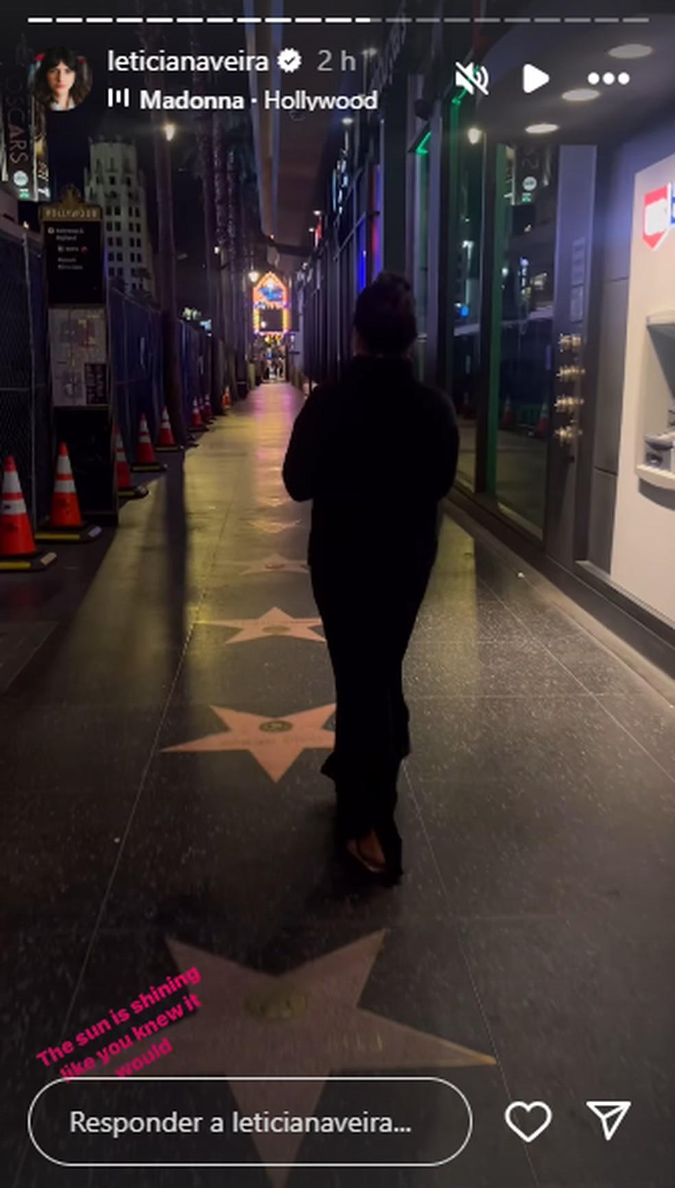 Diretora de casting Letícia Naveira visita Calçada da Fama de Hollywood