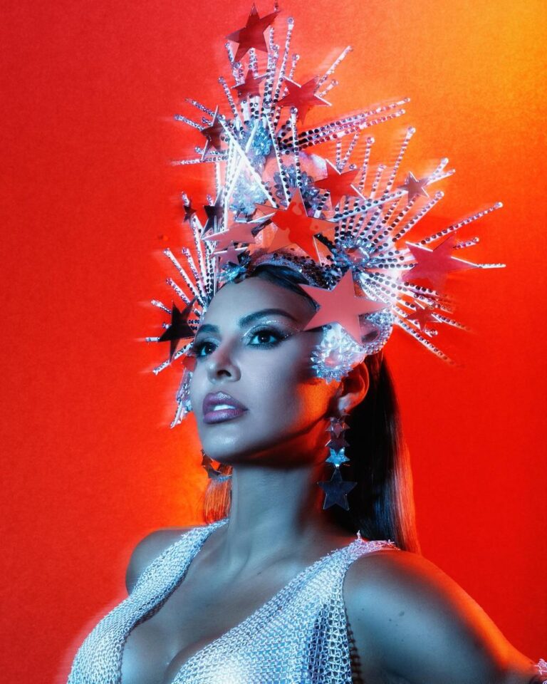 Anitta e Alinne Rosa agitam o Carnaval de Salvador com ‘batalha de bumbum’