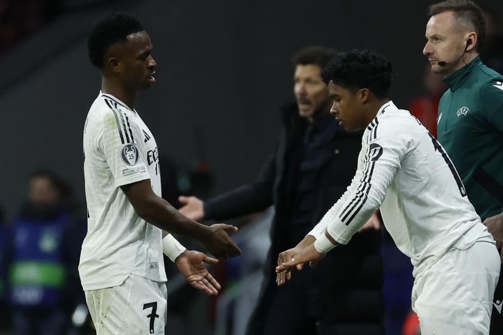 Endrick na entrada em campo