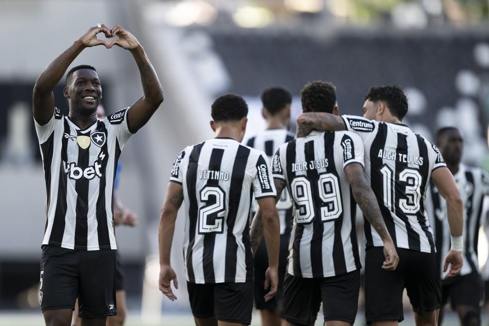 Patrick de Paula comemora gol do Botafogo contra o Novorizontino