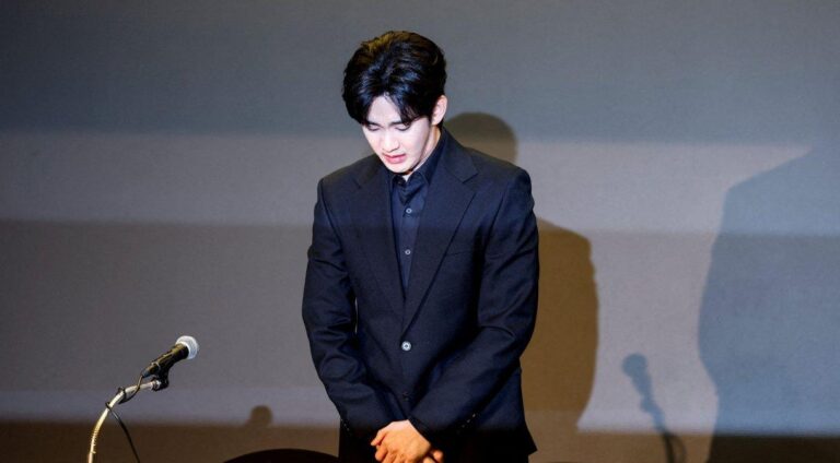 Kim Soo-hyun nega namoro com Kim Sae-ron durante coletiva emocionada