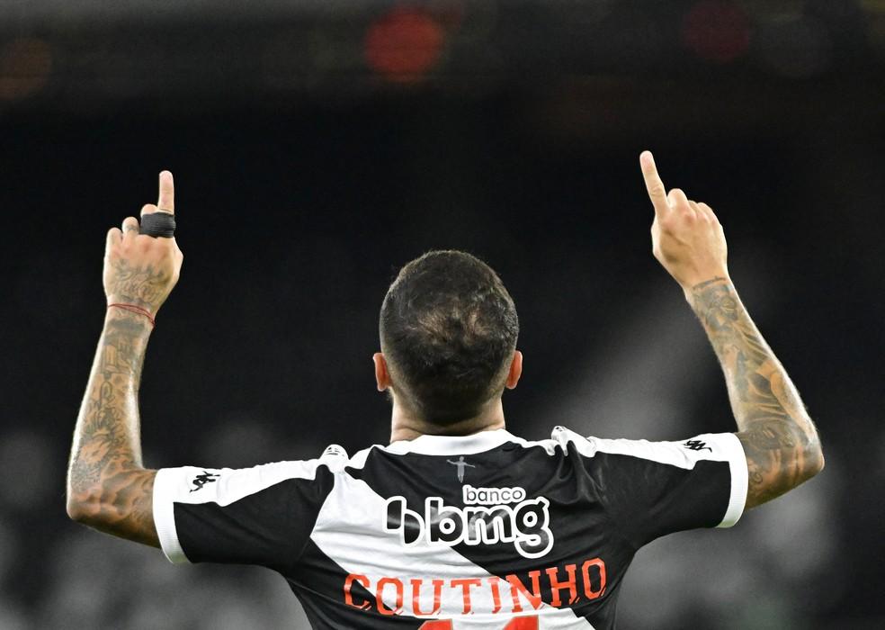 Philippe Coutinho em ação durante o jogo contra o Nova Iguaçu