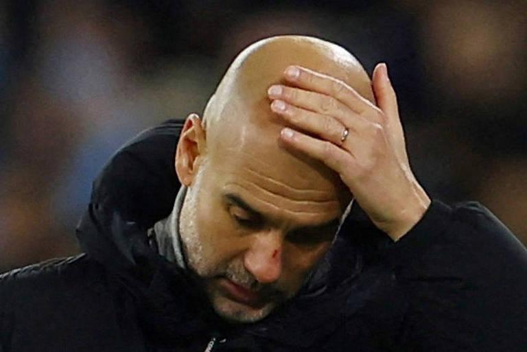 Pep Guardiola demonstrando frustração durante jogo
