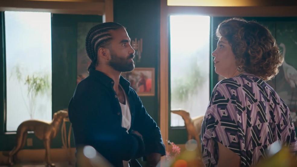 Jô revela a Violeta que Chico é ex-noivo de Madá