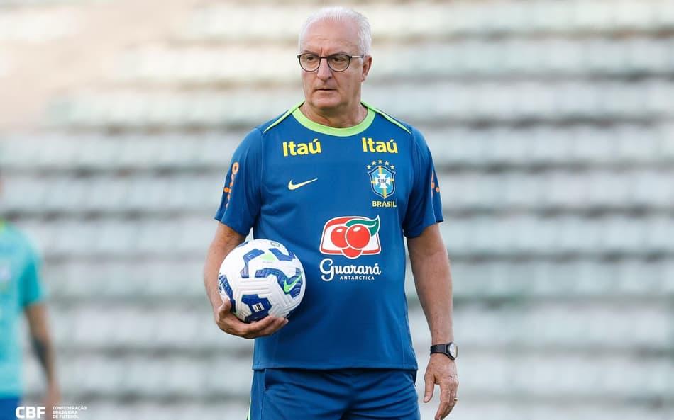 Dorival Júnior fazendo mistério sobre escalação