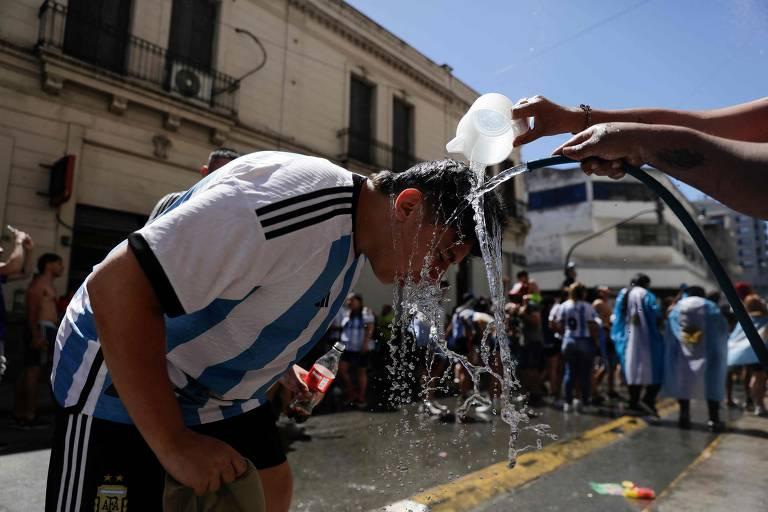 Festa na Argentina pela conquista da Copa no Qatar.