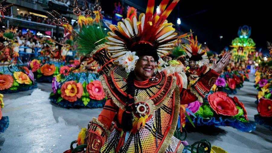 Desfile do Salgueiro na primeira noite de carnaval no sambódromo da Marquês de Sapucaí
