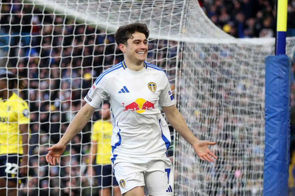 Dan James do Leeds United em ação, destacando seu papel no time.