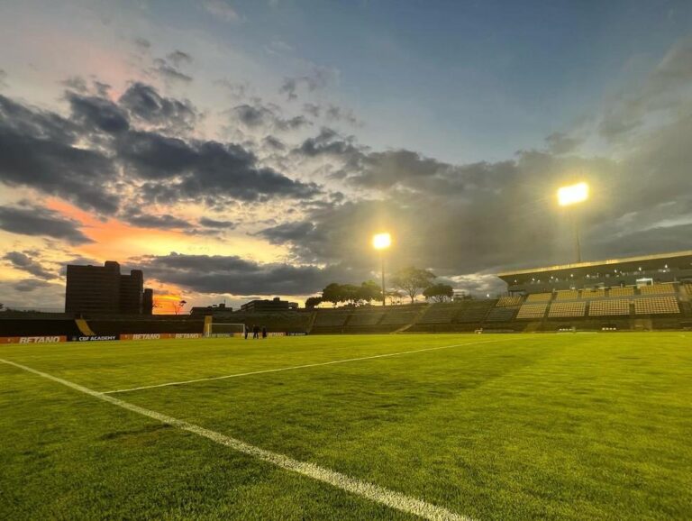 Goiás e Brasiliense empatam em jogo eletrizante pela Copa Verde