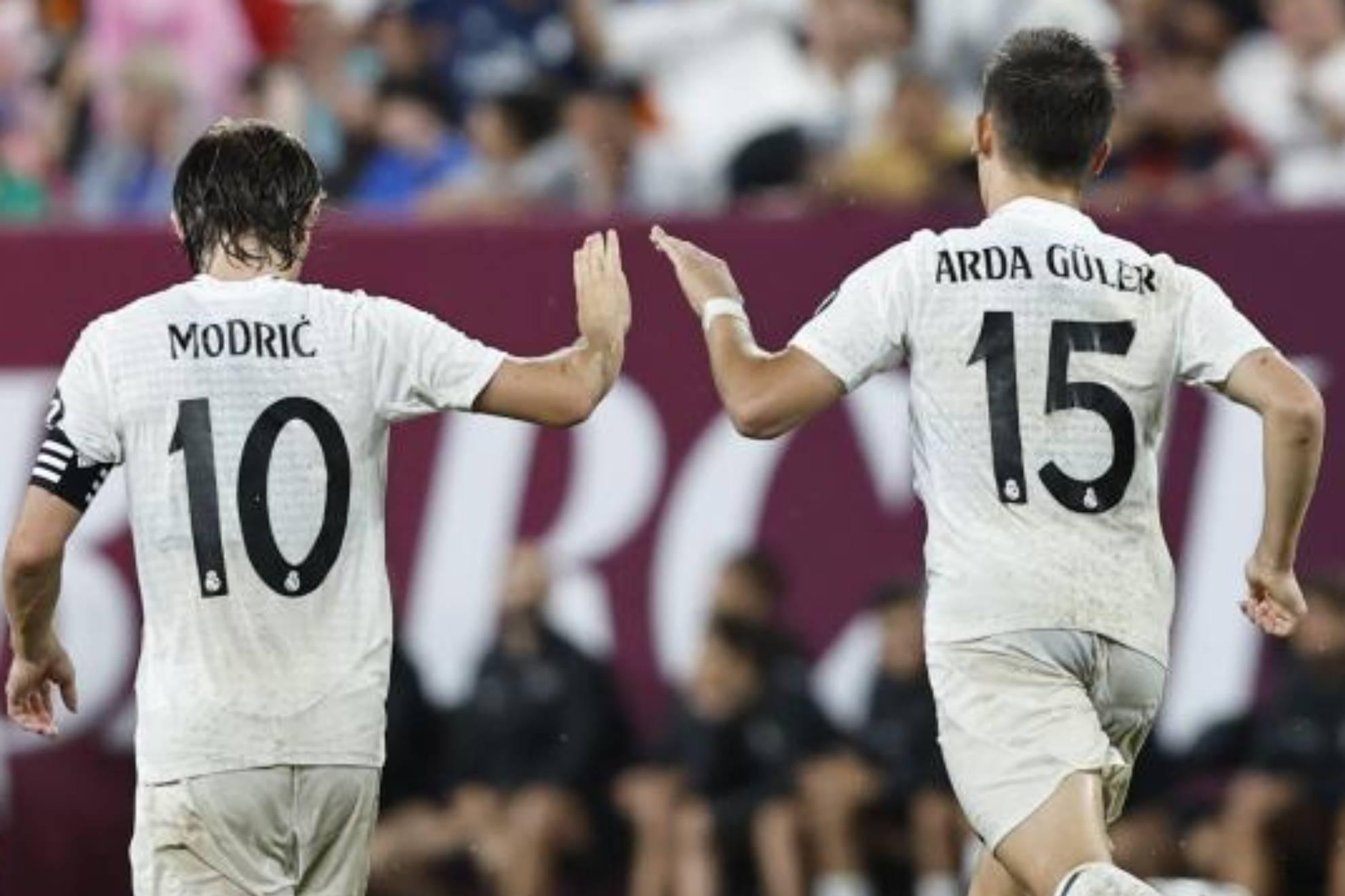 Jogadores do Real Madrid em ação durante partida