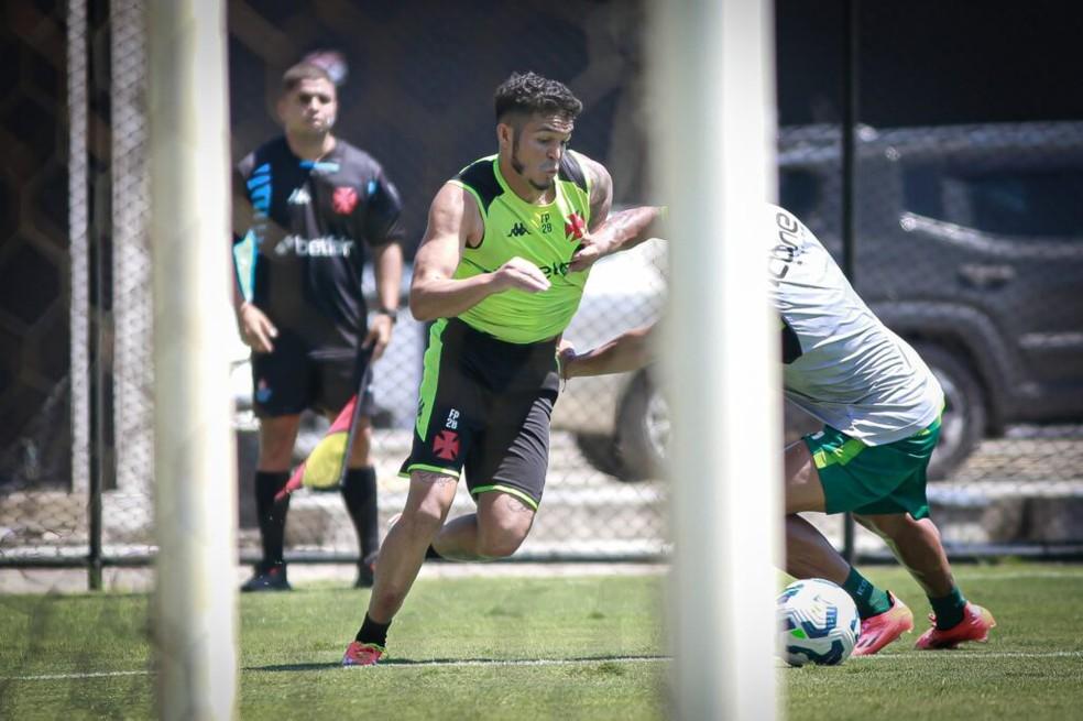 Adson em ação no jogo-treino do Vasco