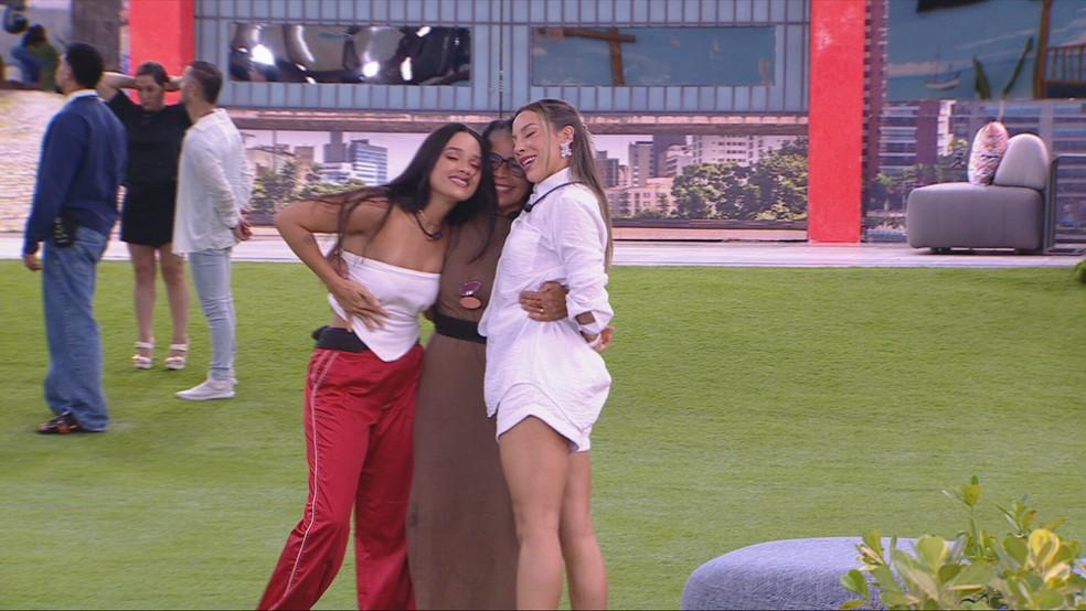Vilma, Eva e Renata comemorando permanência no BBB 25