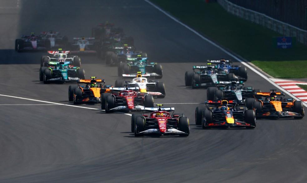 Largada da corrida sprint na China em 2025