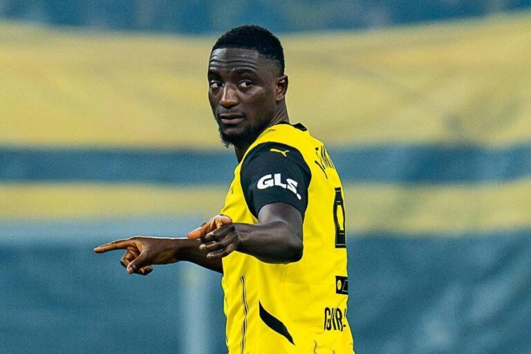 Borussia Dortmund vence o FC St. Pauli e busca recuperação na Bundesliga