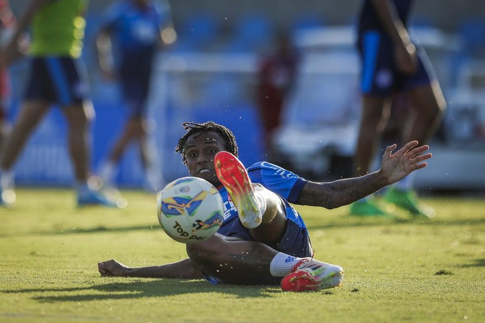 Kayky em treino pelo Bahia