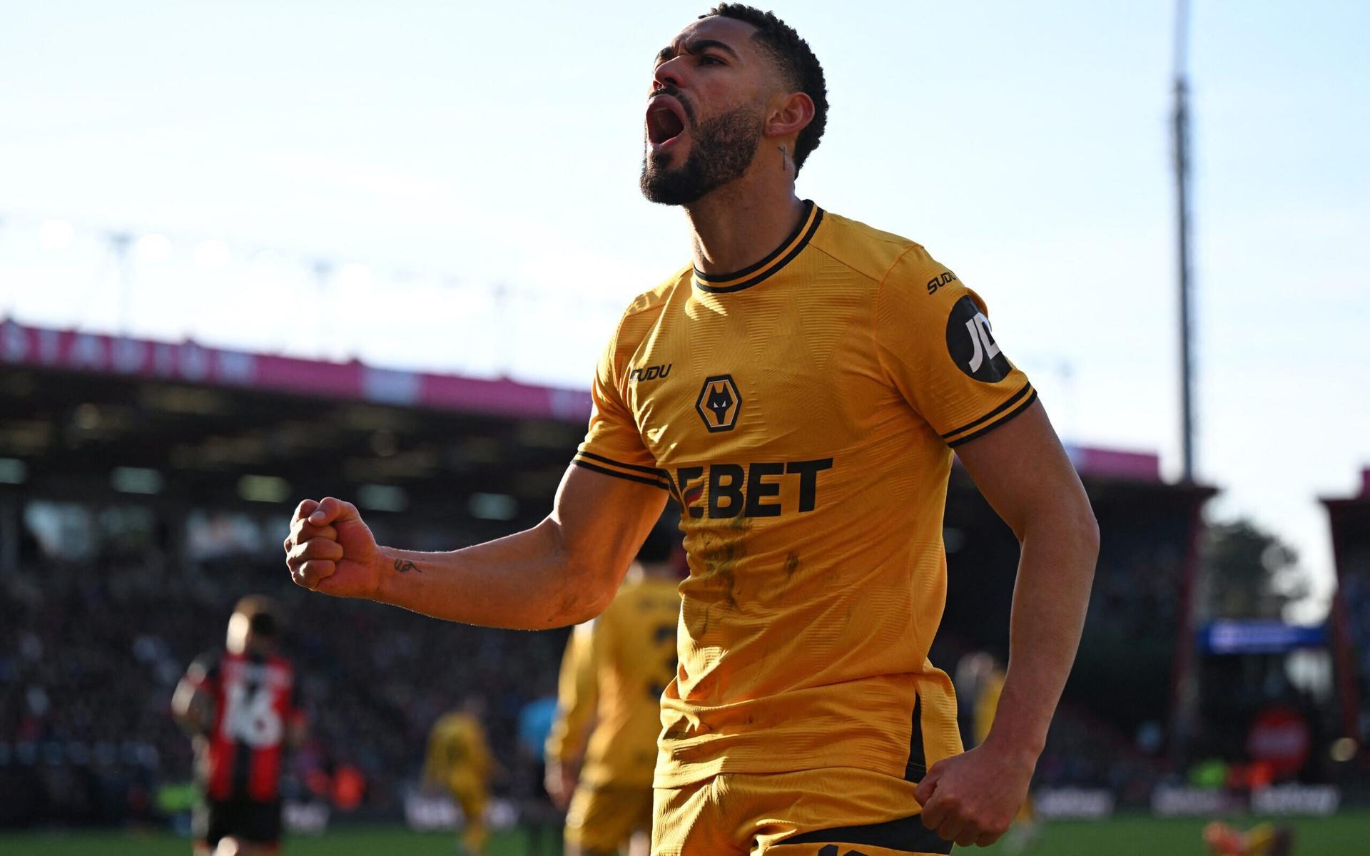 Matheus Cunha durante um jogo pelo Wolverhampton