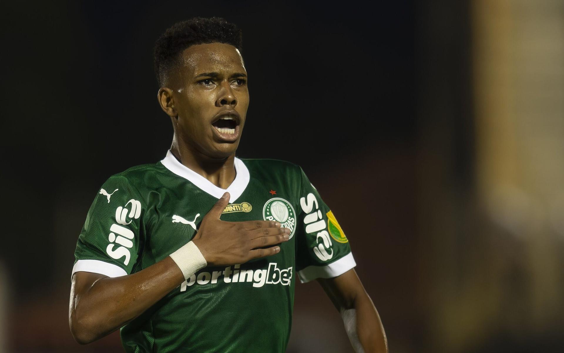 Palmeiras em ação contra o São Bernardo