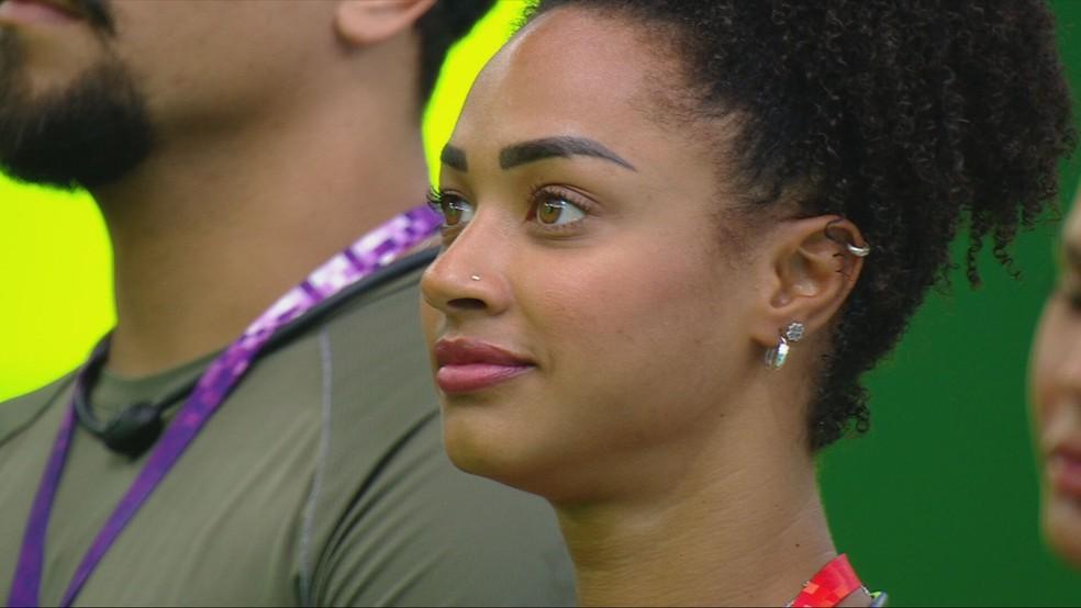 Aline recebe o Castigo do Monstro