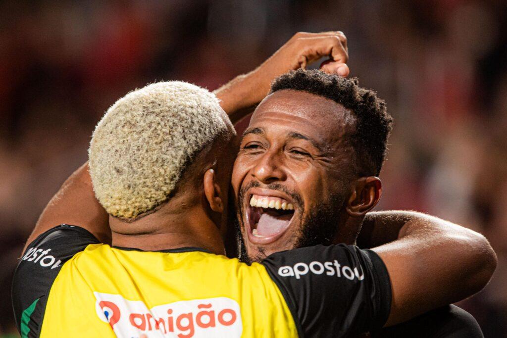 Athletico e Maringá em ação