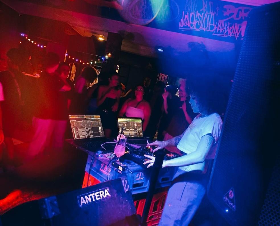 Bloquinho de carnaval transmite o Oscar ao vivo em bar de Itapetininga