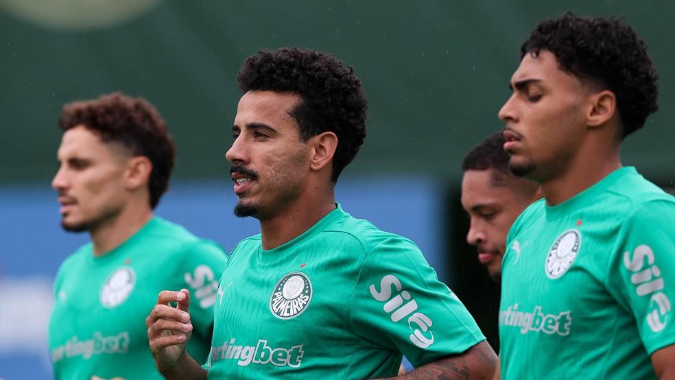Lucas Evangelista em treino do Palmeiras