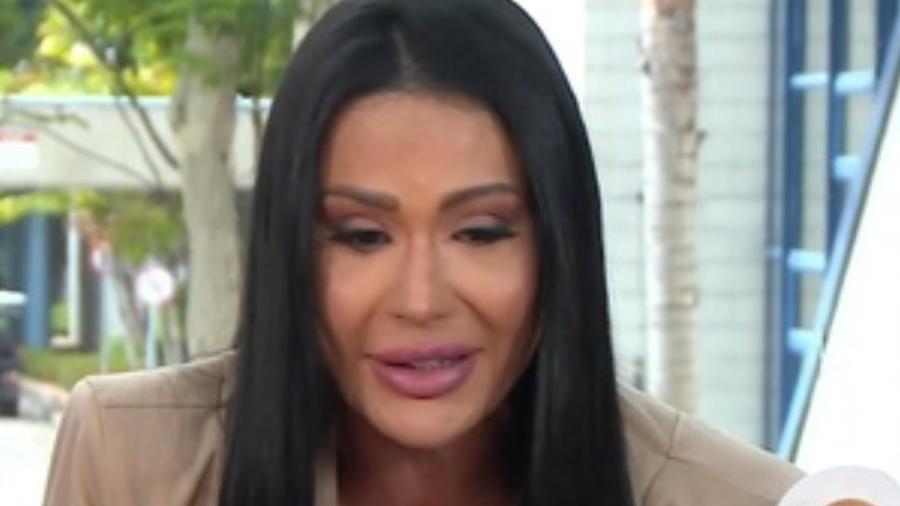 Gracyanne Barbosa recebe banquete de ovos no programa Mais Você.