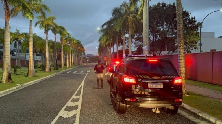 Polícia Federal Desmantela Esquema de Tráfico de Armas no RJ