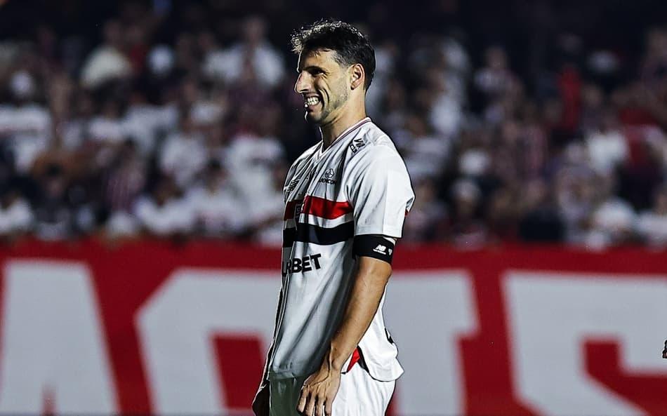 Calleri perdendo pênalti no jogo São Paulo x Sport